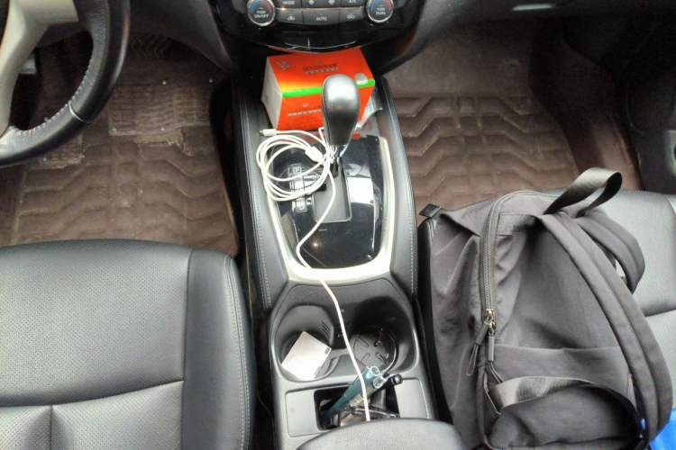 Used Nissan X-Trail 2015 2.0L CVT Comfort MAX Edition 2WD Gear Lever