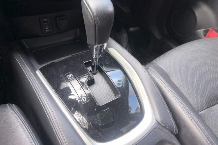 Used Nissan X-Trail 2015 2.0L CVT Comfort MAX Edition 2WD Gear Lever