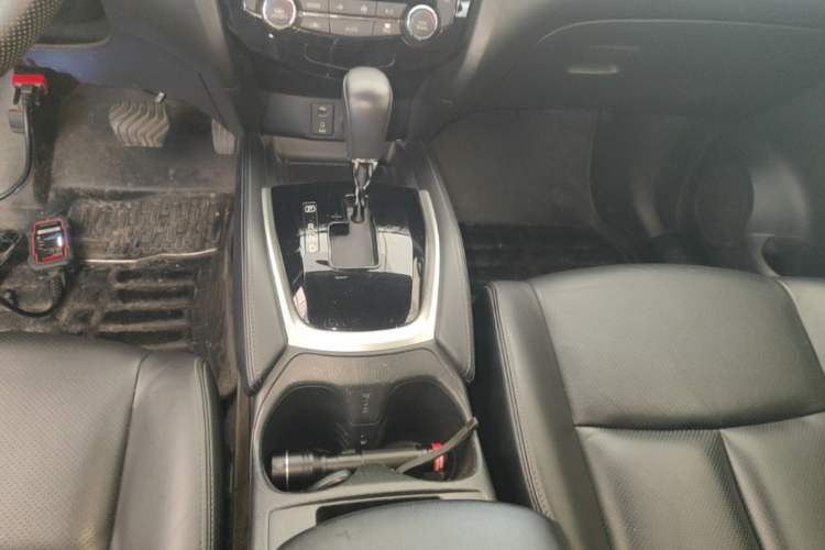 Used Nissan X-Trail 2015 2.0L CVT Comfort MAX Edition 2WD Gear Lever