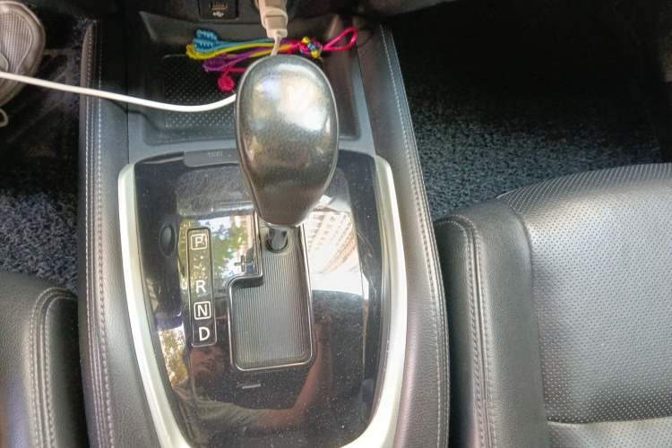 Used Nissan X-Trail 2015 2.0L CVT Comfort MAX Edition 2WD Gear Lever