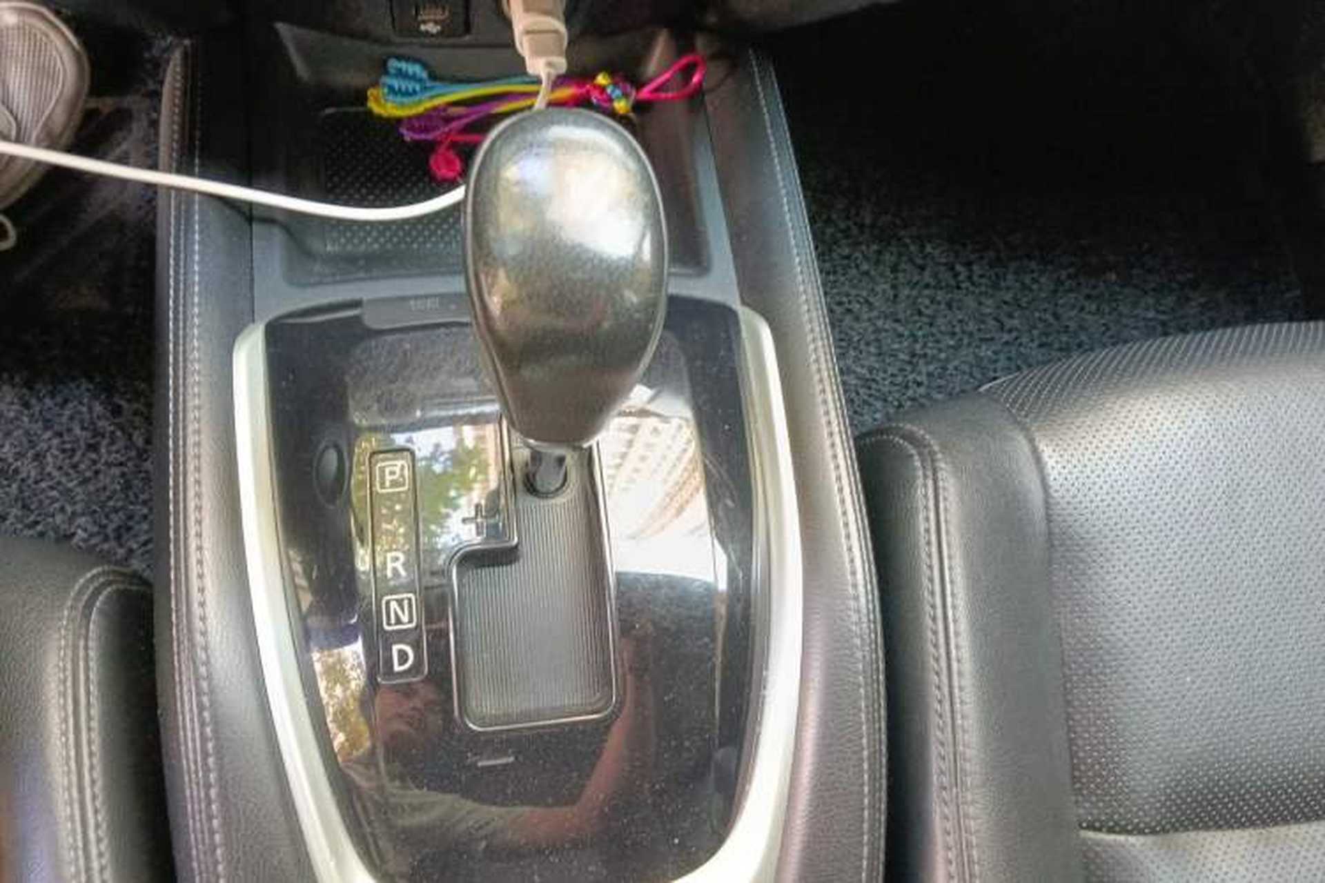 Used Nissan X-Trail 2015 2.0L CVT Comfort MAX Edition 2WD Gear Lever