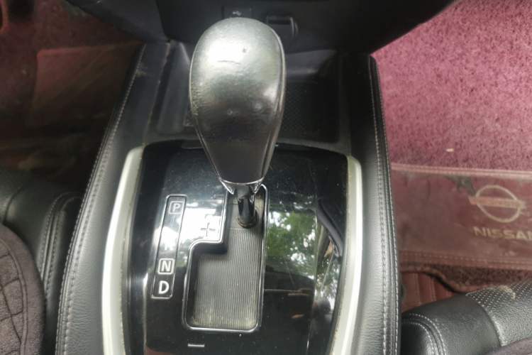 Used Nissan X-Trail 2015 2.0L CVT Comfort MAX Edition 2WD Gear Lever