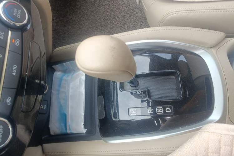 Used Nissan X-Trail 2015 2.0L CVT Comfort MAX Edition 2WD Gear Lever