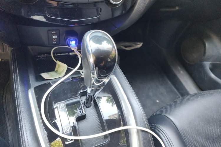 Used Nissan X-Trail 2015 2.0L CVT Comfort MAX Edition 2WD Gear Lever