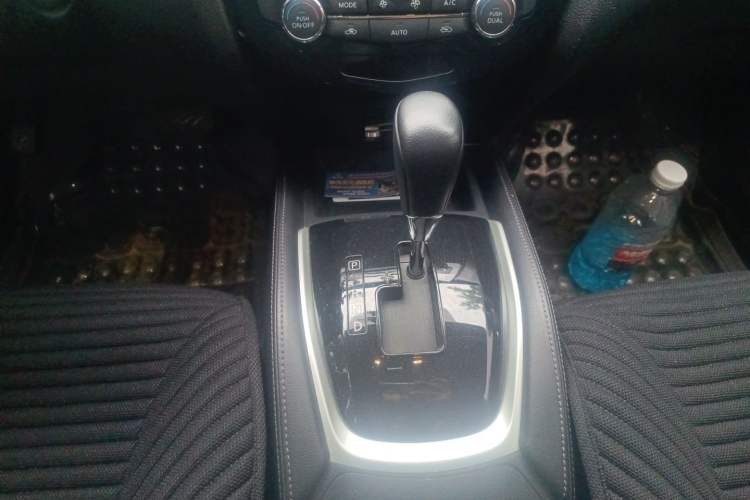 Used Nissan X-Trail 2015 2.0L CVT Comfort MAX Edition 2WD Gear Lever