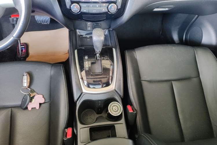 Used Nissan X-Trail 2015 2.0L CVT Comfort MAX Edition 2WD Gear Lever
