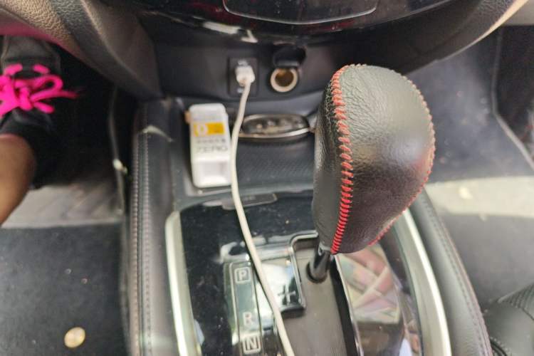 Used Nissan X-Trail 2015 2.0L CVT Comfort MAX Edition 2WD Gear Lever