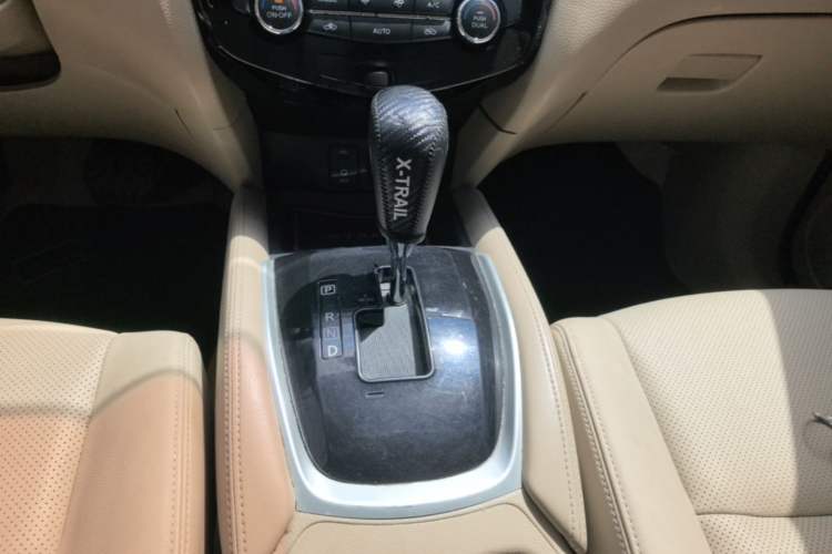 Used Nissan X-Trail 2015 2.0L CVT Comfort MAX Edition 2WD Gear Lever