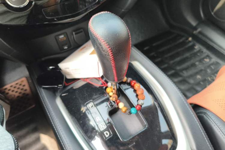 Used Nissan X-Trail 2015 2.0L CVT Comfort MAX Edition 2WD Gear Lever