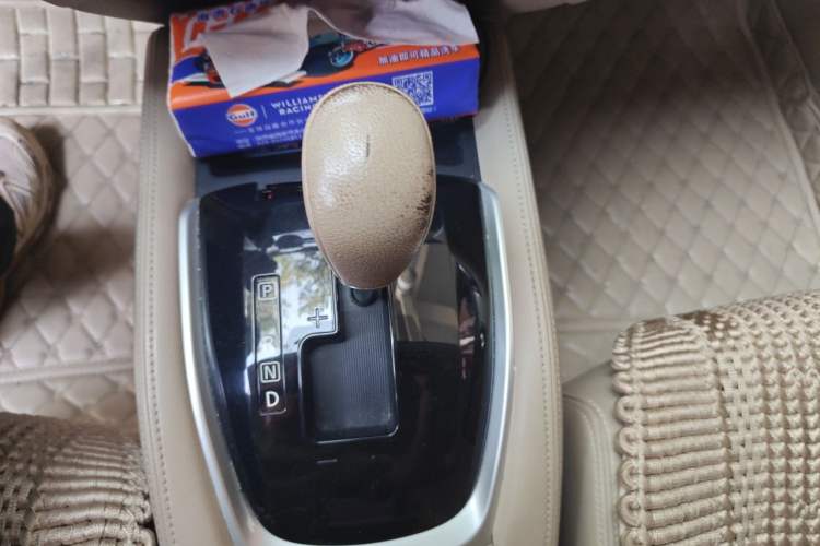 Used Nissan X-Trail 2015 2.0L CVT Comfort MAX Edition 2WD Gear Lever