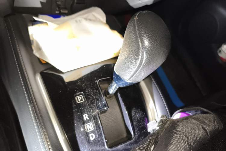 Used Nissan X-Trail 2015 2.0L CVT Comfort MAX Edition 2WD Gear Lever