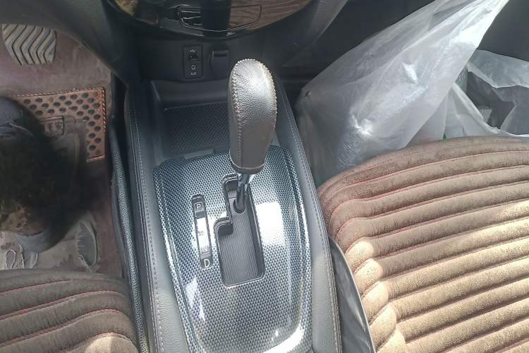 Used Nissan X-Trail 2015 2.0L CVT Comfort MAX Edition 2WD Gear Lever