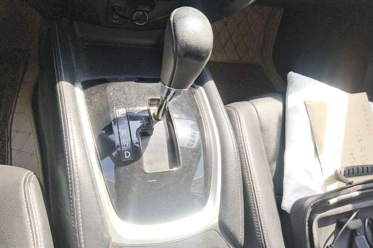 Used Nissan X-Trail 2015 2.0L CVT Comfort MAX Edition 2WD Gear Lever