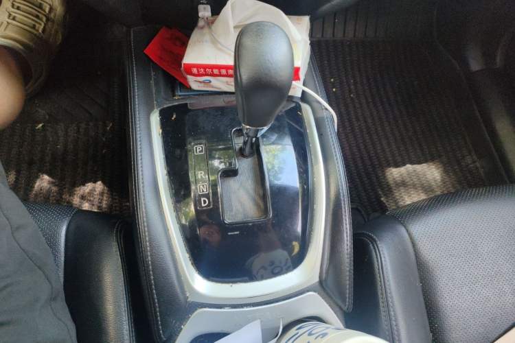 Used Nissan X-Trail 2015 2.0L CVT Comfort MAX Edition 2WD Gear Lever