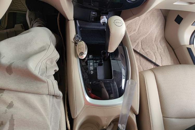 Used Nissan X-Trail 2015 2.0L CVT Comfort MAX Edition 2WD Gear Lever
