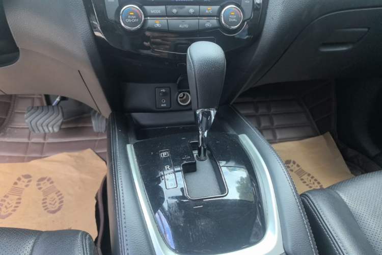 Used Nissan X-Trail 2015 2.5L CVT Leading MAX Edition 4WD Gear Lever