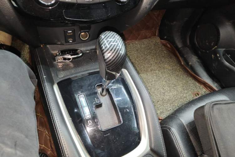 Used Nissan X-Trail 2015 2.0L CVT Comfort MAX Edition 2WD Gear Lever