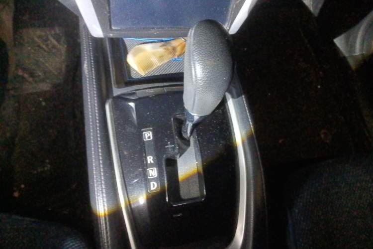 Used Nissan X-Trail 2015 2.0L CVT Comfort MAX Edition 2WD Gear Lever