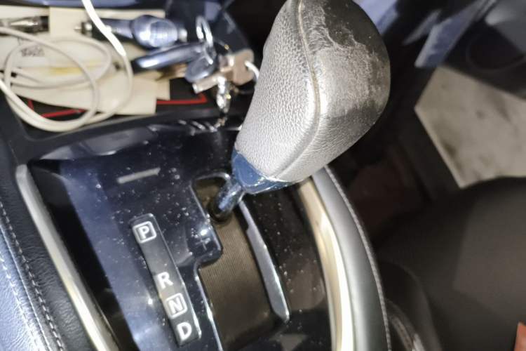Used Nissan X-Trail 2015 2.0L CVT Comfort MAX Edition 2WD Gear Lever