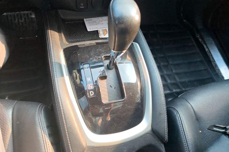 Used Nissan X-Trail 2015 2.0L CVT Comfort MAX Edition 2WD Gear Lever