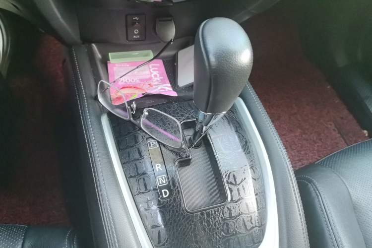 Used Nissan X-Trail 2015 2.0L CVT Comfort MAX Edition 2WD Gear Lever