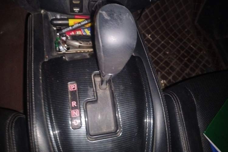 Used Nissan X-Trail 2015 2.0L CVT Comfort MAX Edition 2WD Gear Lever