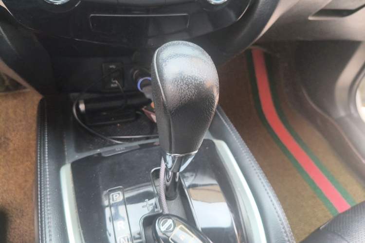 Used Nissan X-Trail 2015 2.0L CVT Comfort MAX Edition 2WD Gear Lever