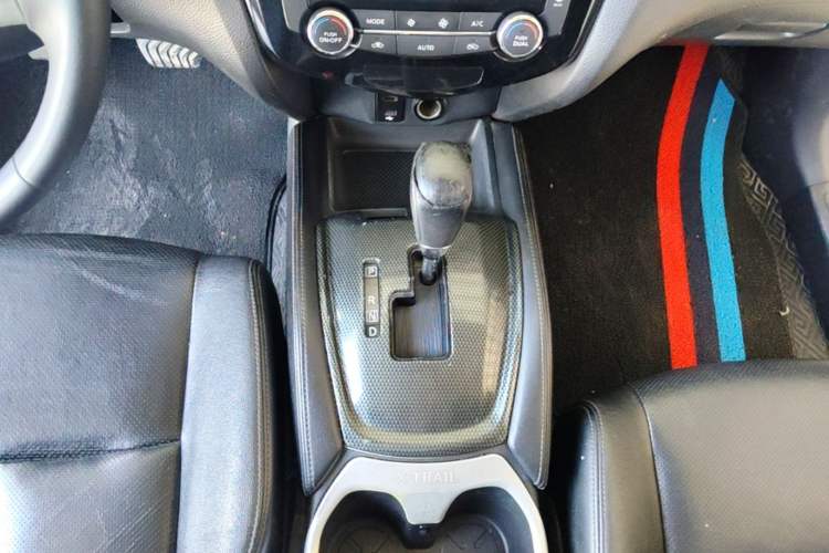 Used Nissan X-Trail 2015 2.0L CVT Comfort MAX Edition 2WD Gear Lever