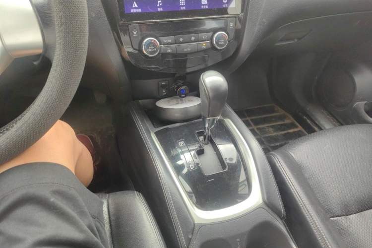 Used Nissan X-Trail 2015 2.5L CVT Leading MAX Edition 4WD Gear Lever