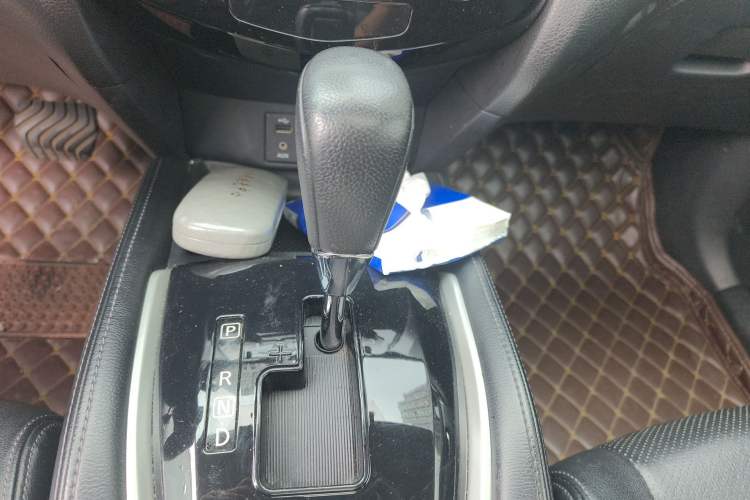 Used Nissan X-Trail 2015 2.0L CVT Comfort MAX Edition 2WD Gear Lever