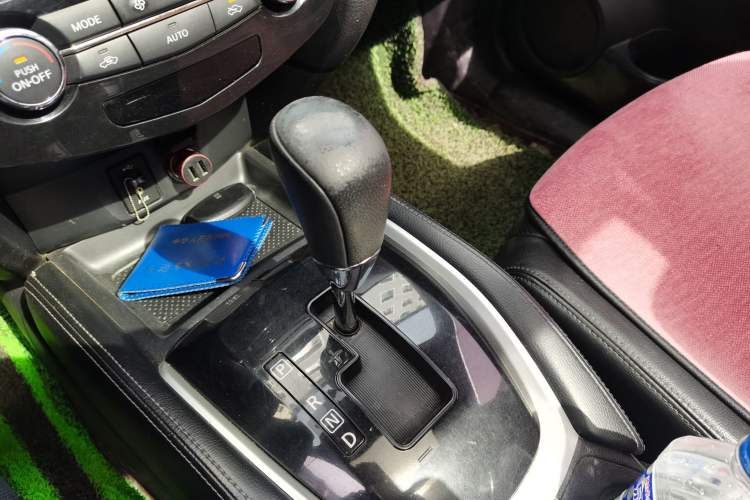 Used Nissan X-Trail 2015 2.0L CVT Comfort MAX Edition 2WD Gear Lever