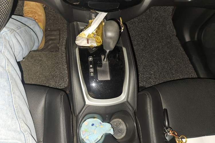 Used Nissan X-Trail 2015 2.0L CVT Comfort MAX Edition 2WD Gear Lever