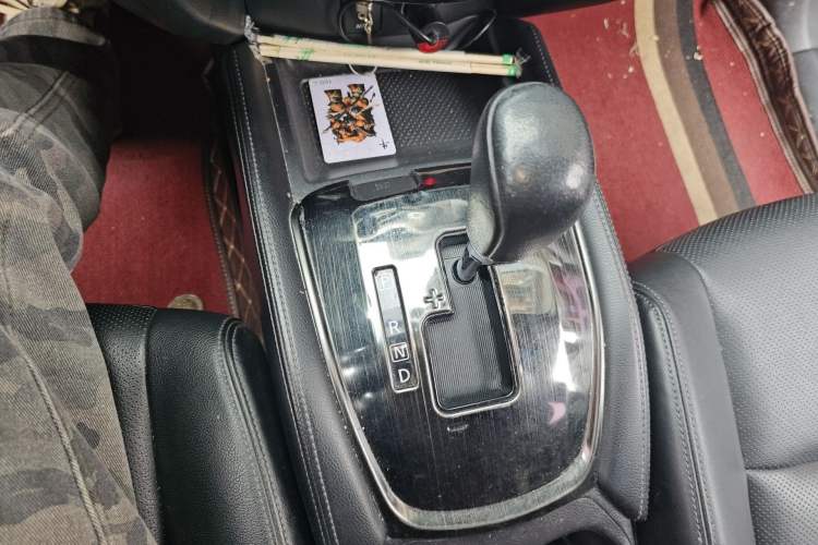 Used Nissan X-Trail 2015 2.0L CVT Comfort MAX Edition 2WD Gear Lever