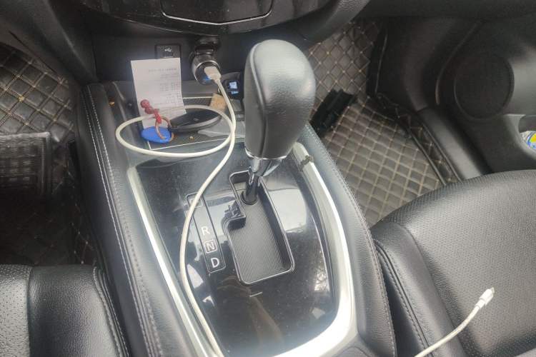 Used Nissan X-Trail 2015 2.0L CVT Comfort MAX Edition 2WD Gear Lever