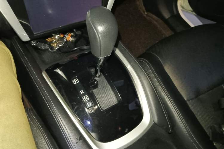 Used Nissan X-Trail 2015 2.0L CVT Comfort MAX Edition 2WD Gear Lever