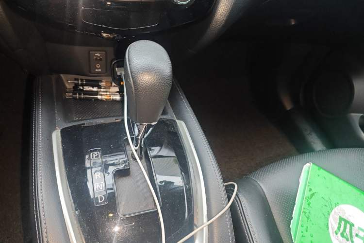 Used Nissan X-Trail 2015 2.0L CVT Comfort MAX Edition 2WD Gear Lever