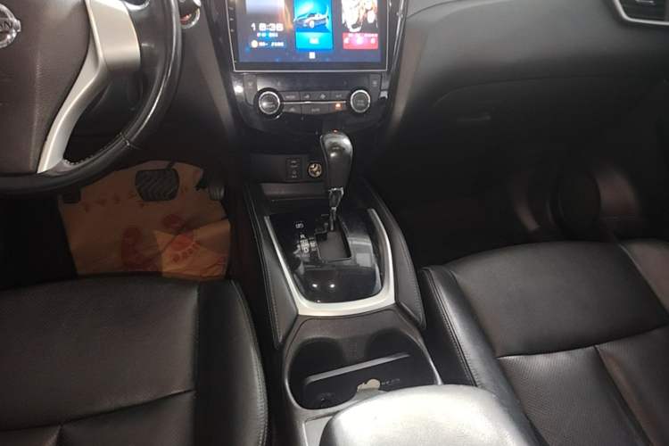 Used Nissan X-Trail 2015 2.0L CVT Comfort MAX Edition 2WD Gear Lever