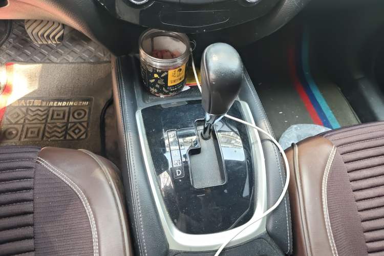 Used Nissan X-Trail 2015 2.0L CVT Comfort MAX Edition 2WD Gear Lever