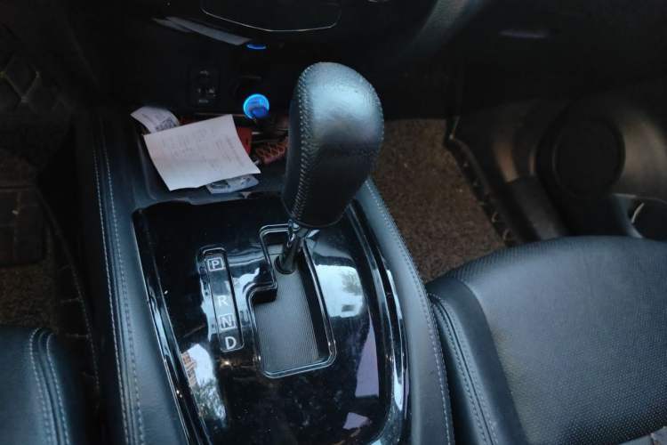 Used Nissan X-Trail 2015 2.0L CVT Comfort MAX Edition 2WD Gear Lever