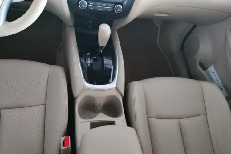 Used Nissan X-Trail 2015 2.0L CVT Comfort MAX Edition 2WD Gear Lever