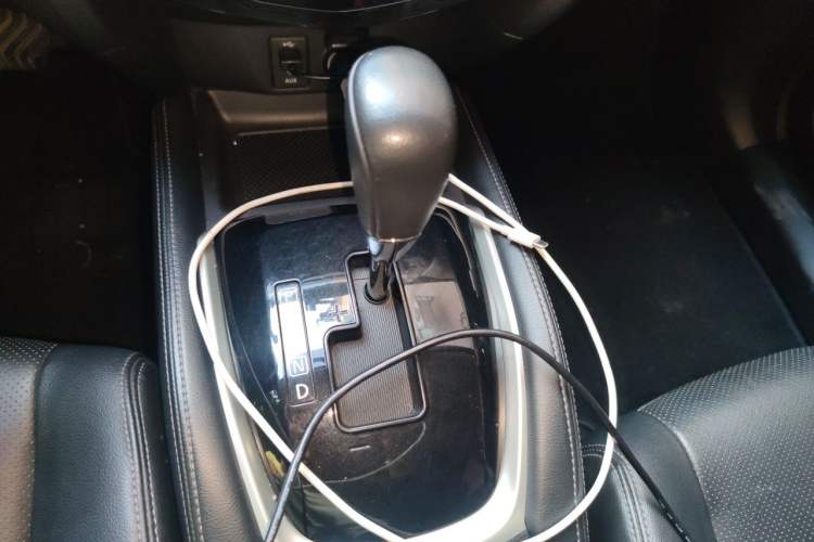 Used Nissan X-Trail 2015 2.0L CVT Comfort MAX Edition 2WD Gear Lever