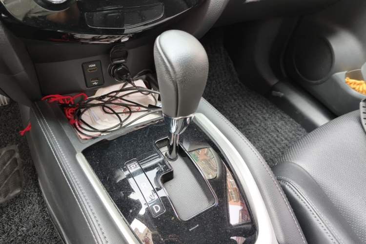 Used Nissan X-Trail 2015 2.0L CVT Comfort MAX Edition 2WD Gear Lever