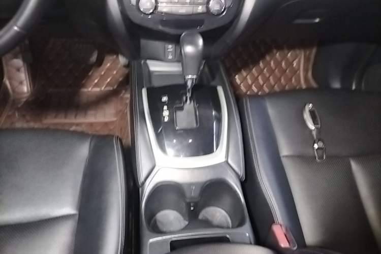 Used Nissan X-Trail 2015 2.0L CVT Comfort MAX Edition 2WD Gear Lever