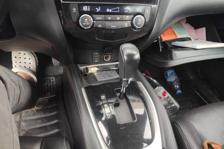 Used Nissan X-Trail 2015 2.0L CVT Comfort MAX Edition 2WD Gear Lever
