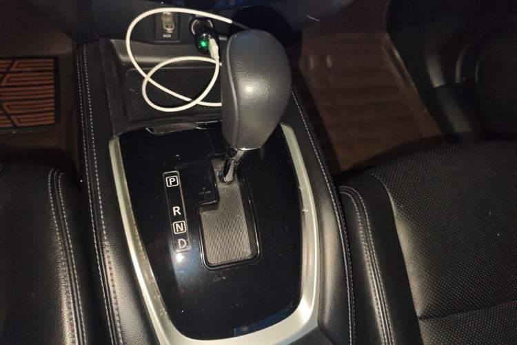 Used Nissan X-Trail 2015 2.0L CVT Comfort MAX Edition 2WD Gear Lever