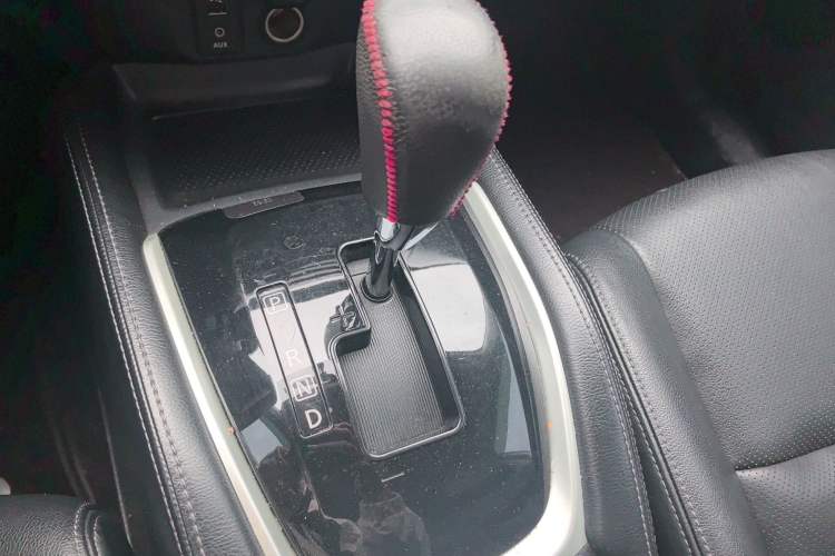 Used Nissan X-Trail 2015 2.0L CVT Comfort MAX Edition 2WD Gear Lever