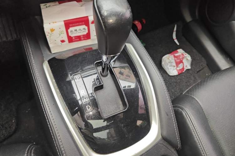 Used Nissan X-Trail 2015 2.0L CVT Comfort MAX Edition 2WD Gear Lever
