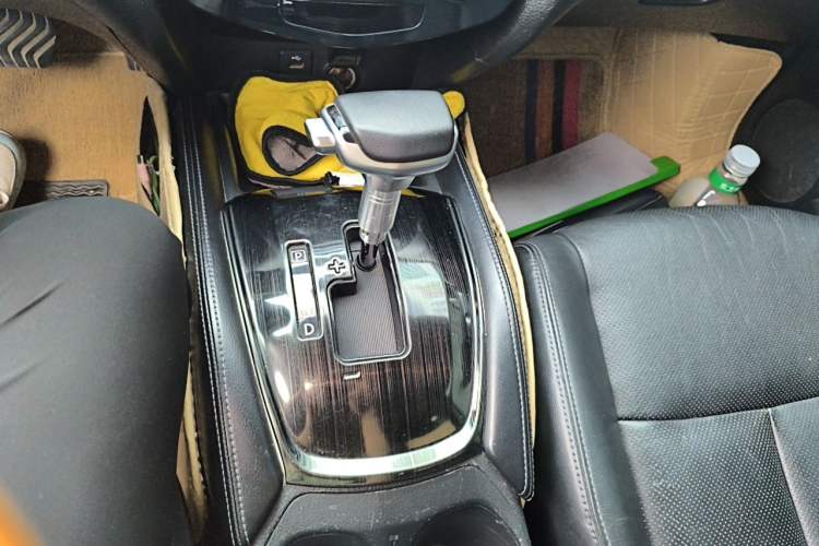 Used Nissan X-Trail 2015 2.0L CVT Comfort MAX Edition 2WD Gear Lever