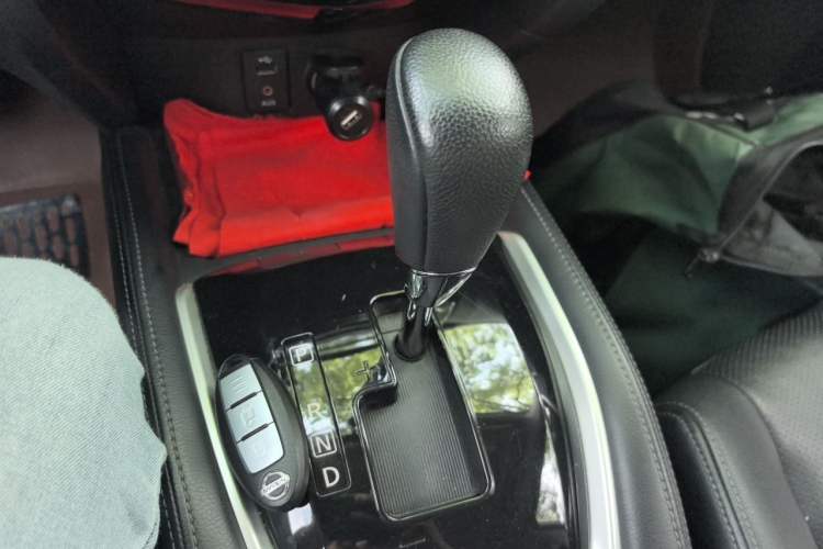Used Nissan X-Trail 2015 2.5L CVT Leading MAX Edition 4WD Gear Lever