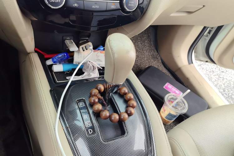 Used Nissan X-Trail 2015 2.0L CVT Comfort MAX Edition 2WD Gear Lever